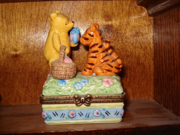 Pooh & Tigger Easter Limogess